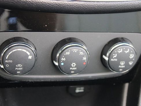 Used 2014 Chrysler 200 Touring image 24