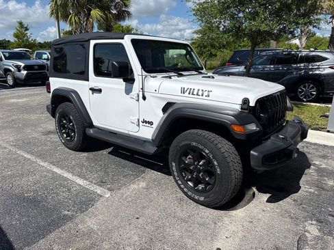 Used 2022 Jeep Wrangler Sport AWD/4WD image 2