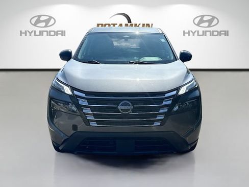 Used 2024 Nissan Rogue S FWD image 2