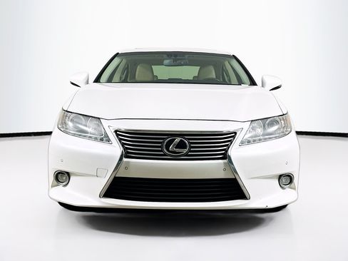 Used 2014 Lexus ES 350 w/ Luxury Package FWD image 2