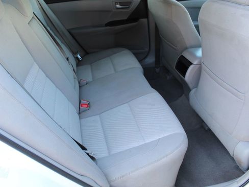 Used 2017 Toyota Camry LE FWD image 11