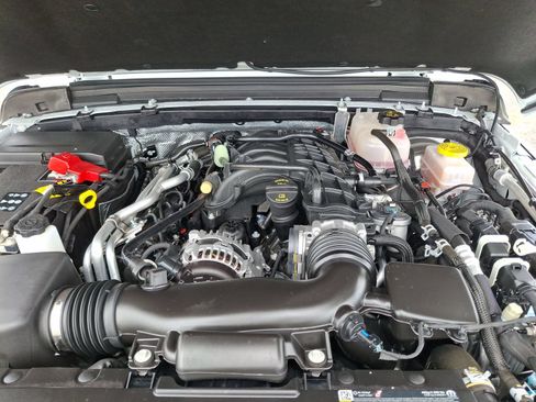 Used 2025 Jeep Wrangler Unlimited Sport AWD/4WD image 23