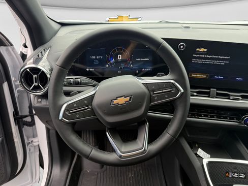 New 2027 Chevrolet Equinox LT w/ Convenience Package II FWD image 23