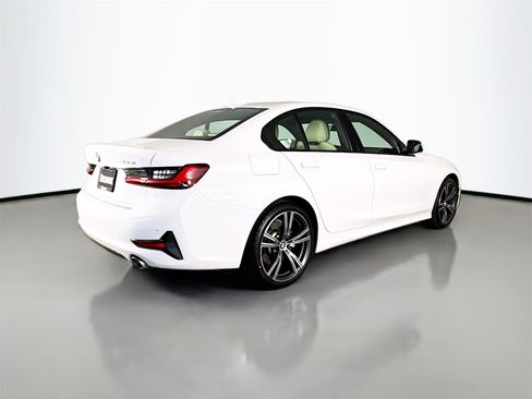 Certified 2022 BMW 330i Sedan w/ Driving Assistance Package image 7
