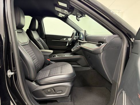 Used 2025 Ford Explorer ST-Line w/ ST-Line Street Pack image 28