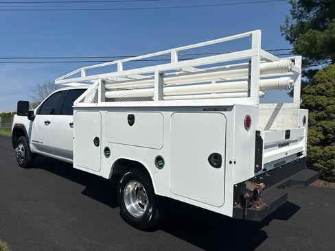 Used 2024 GMC Sierra 3500 Pro w/ Convenience Package image 3