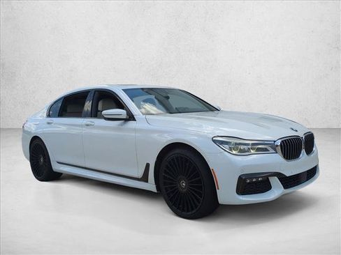 Used 2017 BMW 750i xDrive AWD/4WD image 3