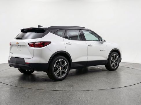 Used 2025 Chevrolet Blazer LT FWD image 9