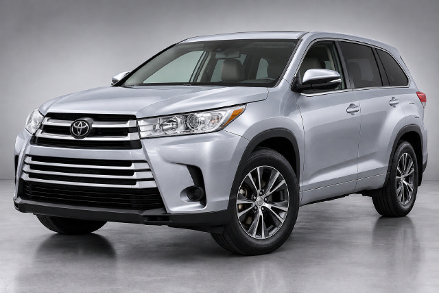 Used 2019 Toyota Highlander LE AWD/4WD image 1