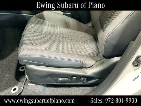 Used 2025 Subaru Forester Premium AWD/4WD image 18