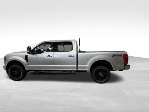 Used 2022 Ford F250 Lariat w/ Black Appearance Package image 3