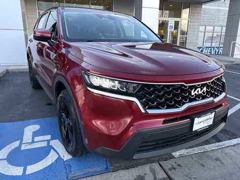 Used 2022 Kia Sorento LX image 7