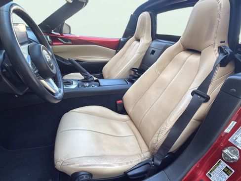 Used 2019 MAZDA MX-5 Miata RF Grand Touring RWD image 15