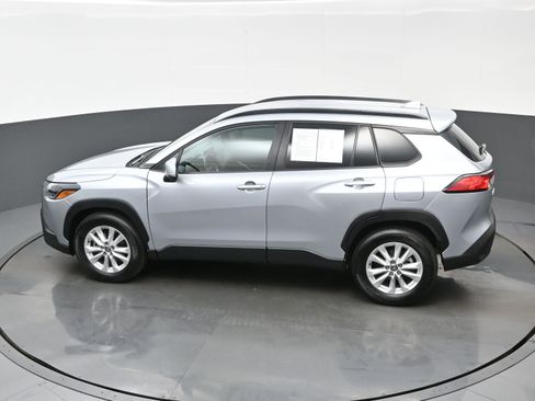Used 2024 Toyota Corolla Cross LE image 37