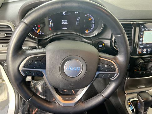 Used 2022 Jeep Grand Cherokee Limited image 11