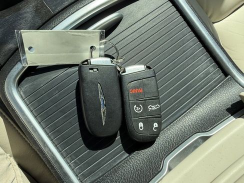 Used 2015 Chrysler 300 Limited w/ 300 Premium Group image 29