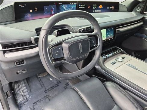 Used 2025 Lincoln Navigator Reserve AWD/4WD image 10