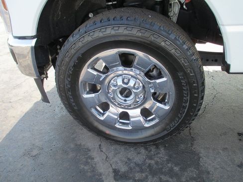 Used 2025 Ford F350 Lariat w/ Lariat Ultimate Package image 12