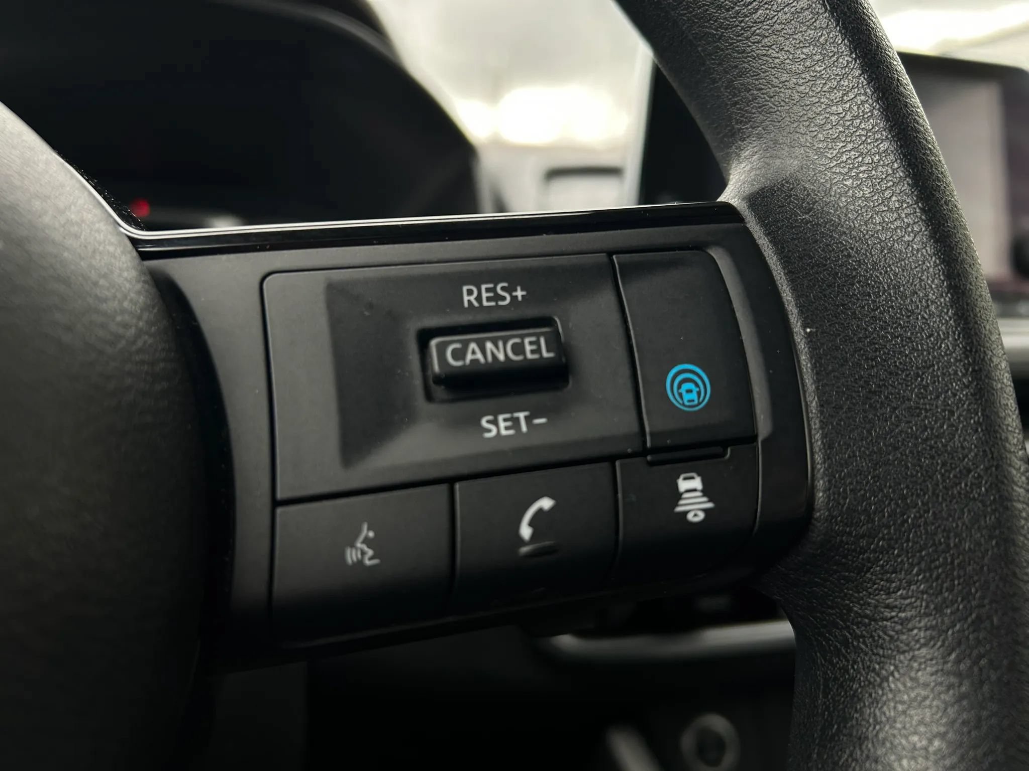 Used 2023 Nissan Rogue SV AWD/4WD image 21