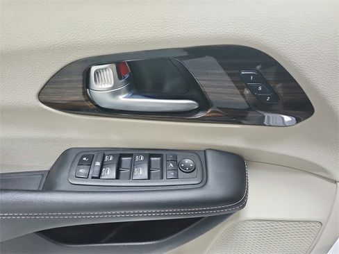 Used 2024 Chrysler Pacifica Limited image 33
