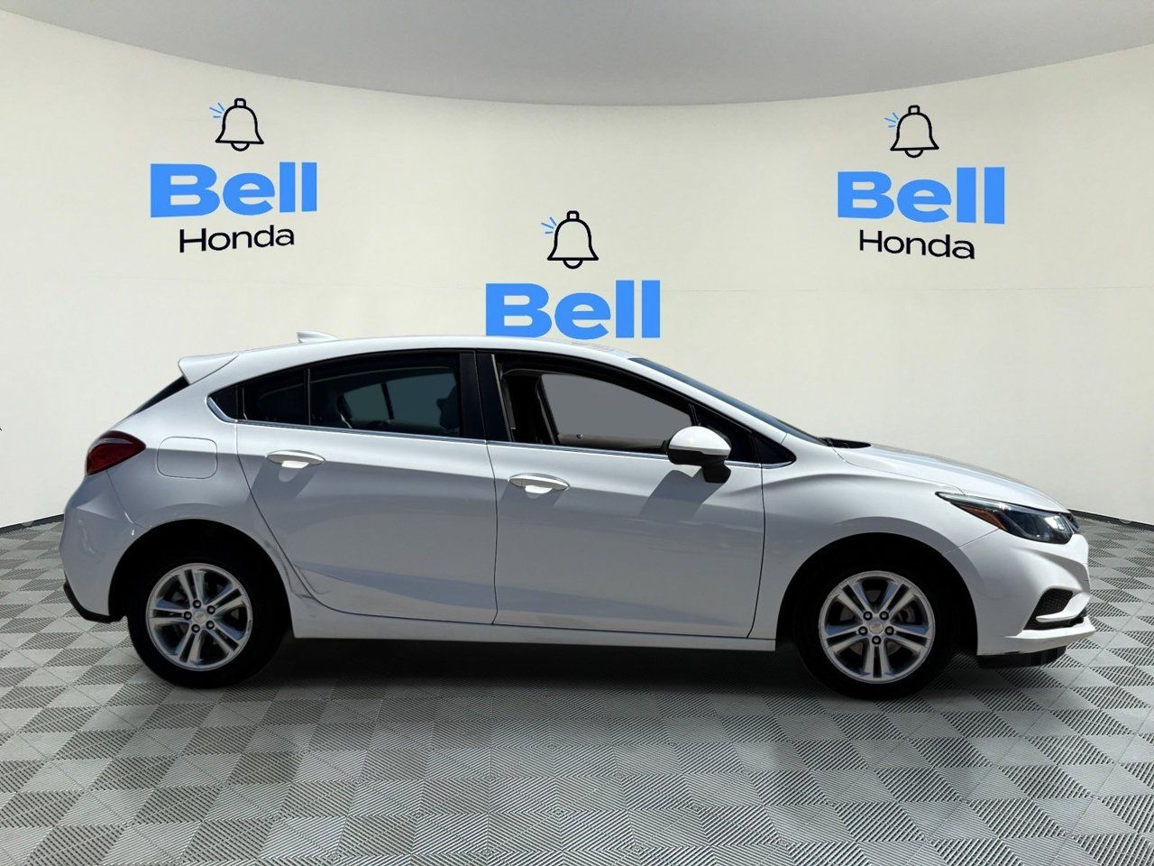 Used 2018 Chevrolet Cruze LT FWD image 5