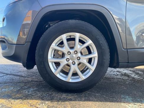 Used 2016 Jeep Cherokee Latitude w/ Comfort/Convenience Group image 17