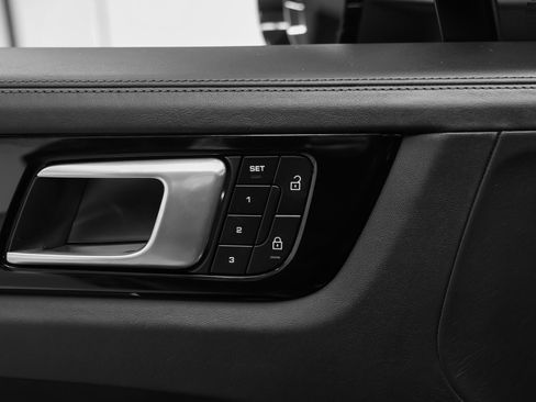 Used 2023 Porsche Cayenne Platinum Edition image 28