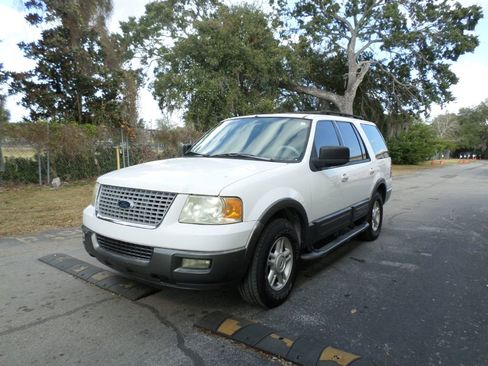 Used 2005 Ford Expedition XLT image 4
