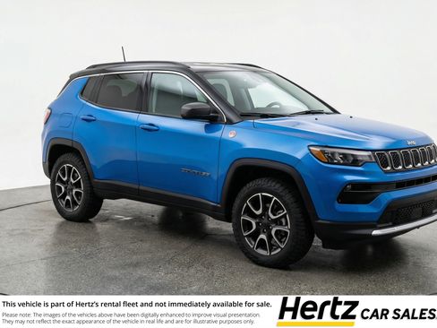 Used 2025 Jeep Compass Trailhawk w/ Trailer Tow Group AWD/4WD image 1