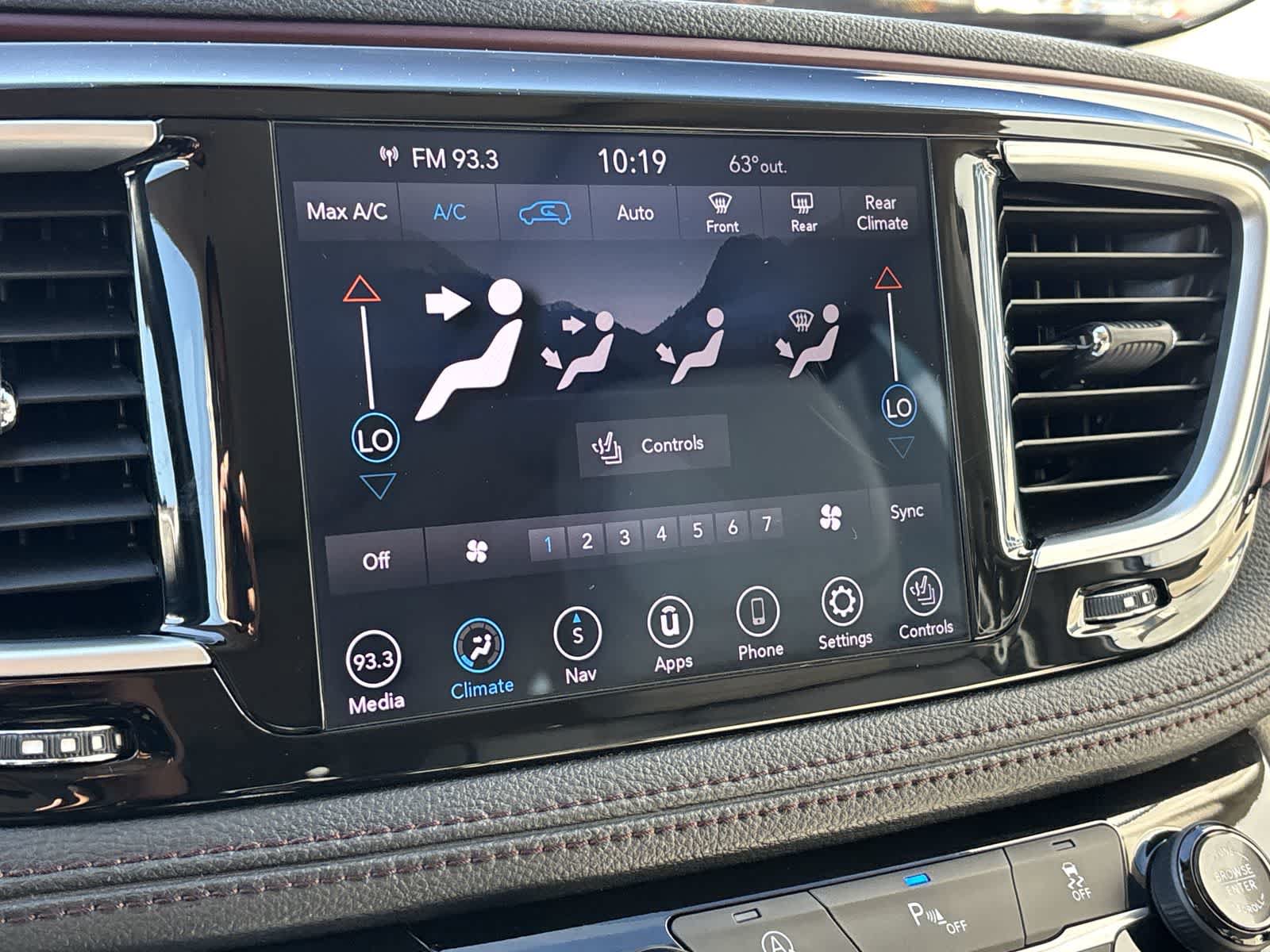 Used 2020 Chrysler Pacifica Limited FWD image 19