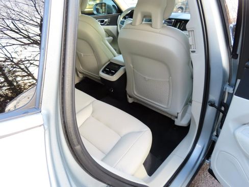 Used 2018 Volvo XC60 T6 Inscription w/ Convenience Package image 12