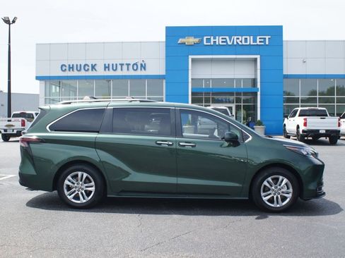 Used 2025 Toyota Sienna XLE w/ XLE Plus Package AWD/4WD image 1