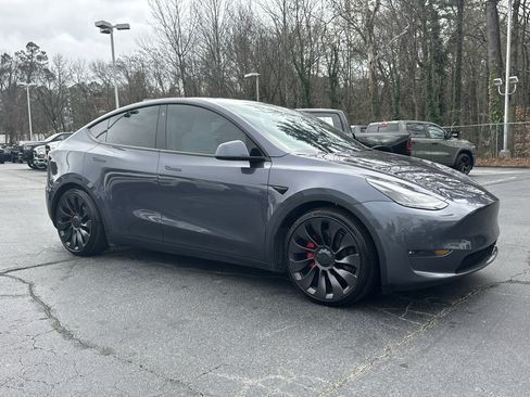Used 2023 Tesla Model Y Performance image 2