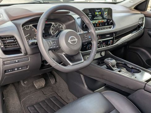 Used 2023 Nissan Rogue SL w/ SL Premium Package image 34