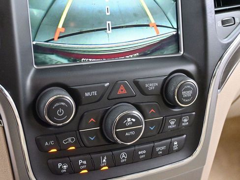 Used 2018 Jeep Grand Cherokee Overland AWD/4WD image 21
