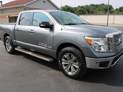 Used 2018 Nissan Titan SV w/ SV Convenience Package AWD/4WD image 8