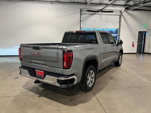 Used 2025 GMC Sierra 1500 SLT image 3