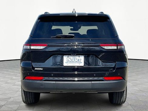 Used 2023 Jeep Grand Cherokee Limited w/ Black Appearance Package image 4