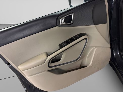 Used 2020 Kia Soul S FWD image 15