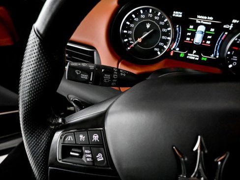 Used 2022 Maserati Levante GT image 31