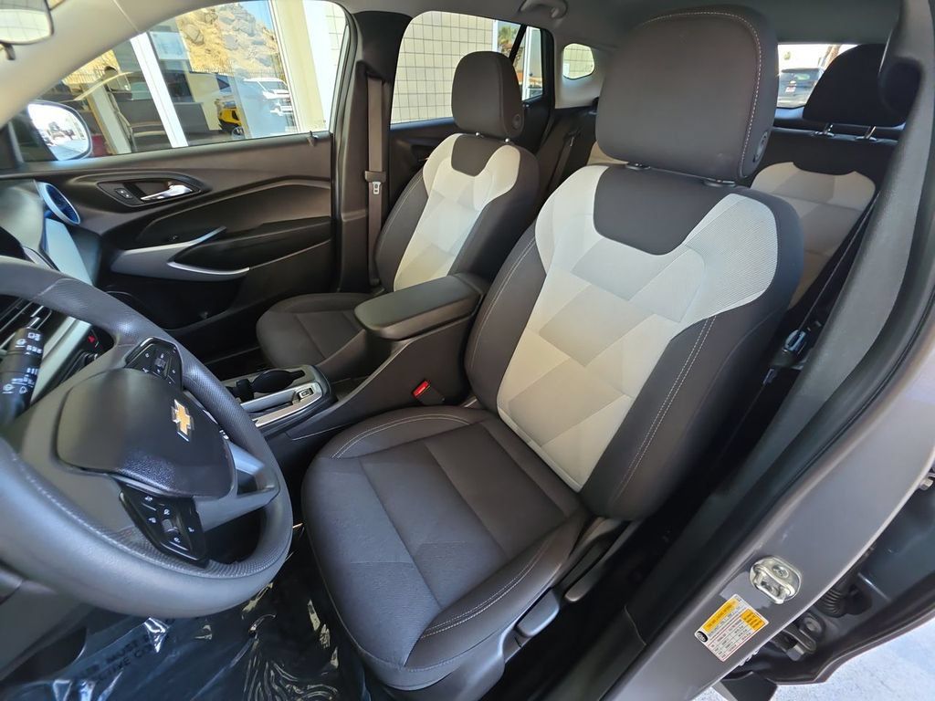 Used 2025 Chevrolet Trax LS FWD image 19