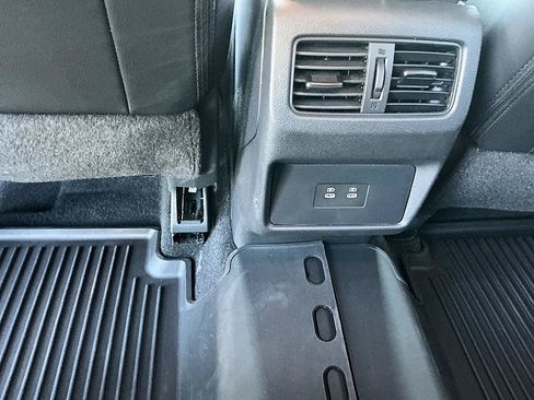 Certified 2025 Nissan Rogue SV AWD/4WD image 24