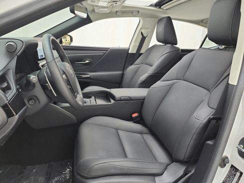 Used 2025 Lexus ES 350 w/ Premium Package FWD image 13