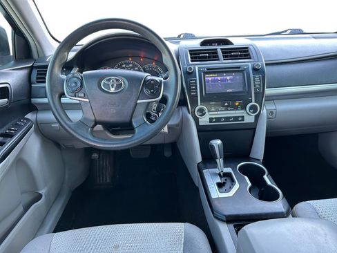 Used 2014 Toyota Camry LE image 12