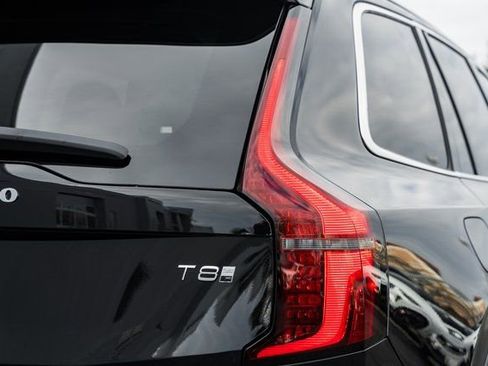 Certified 2025 Volvo XC90 T8 Core w/ Climate Package image 7