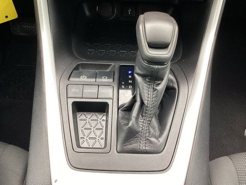 Used 2021 Toyota RAV4 LE FWD image 22