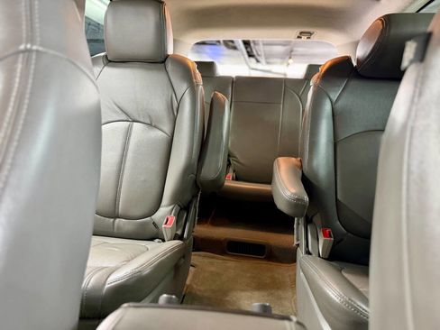 Used 2017 Chevrolet Traverse LT w/ Traveler's Package FWD image 9