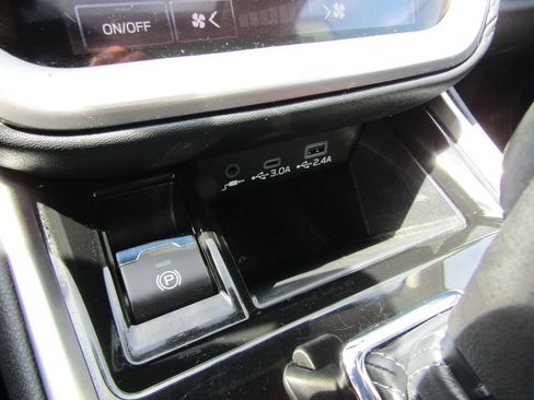 Used 2025 Subaru Outback Limited AWD/4WD image 33