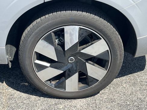 Certified 2025 Volvo XC60 T8 Plus w/ Protection Package Premier AWD/4WD image 11
