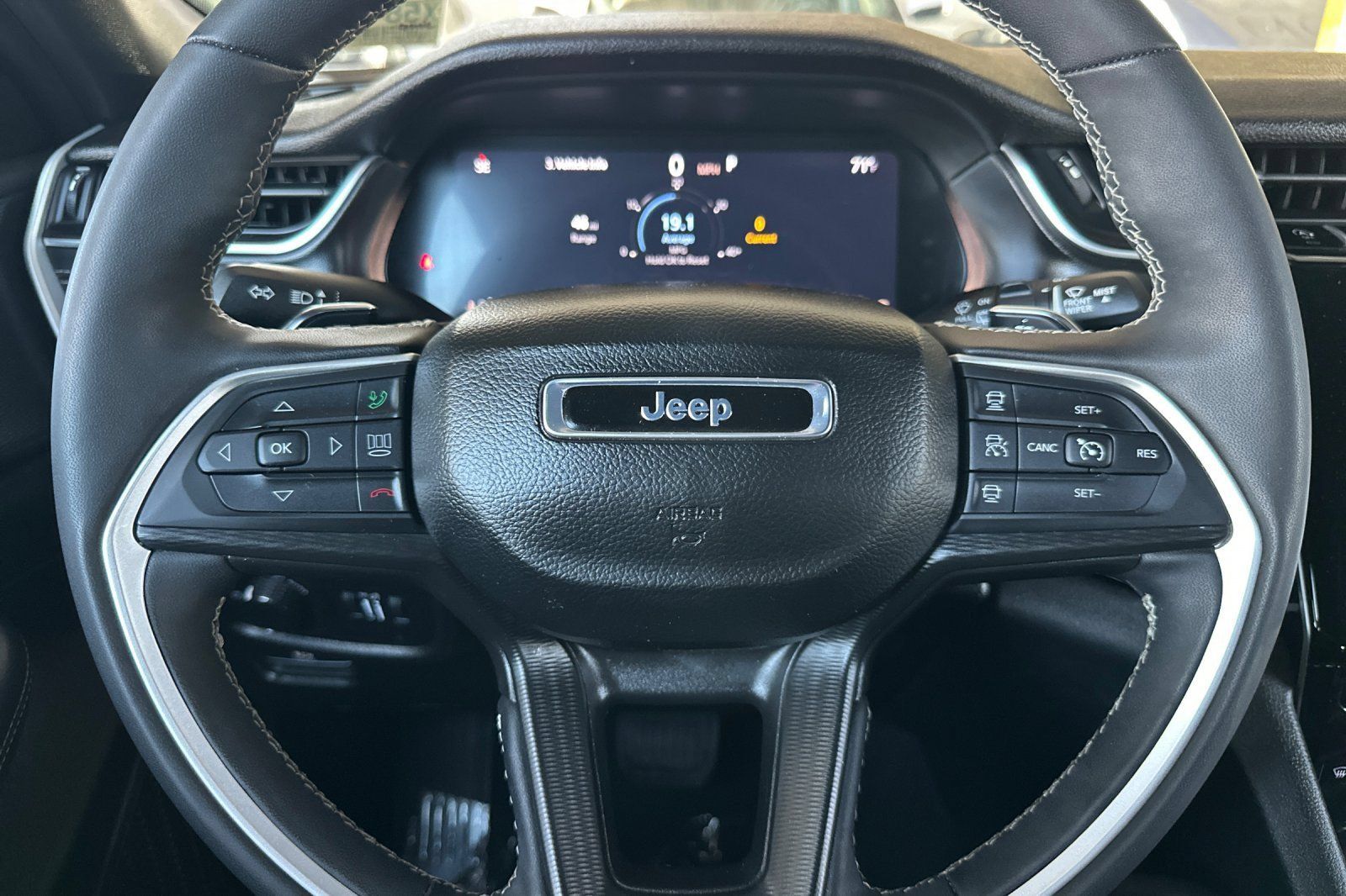Used 2024 Jeep Grand Cherokee L Laredo w/ Luxury Tech Group I AWD/4WD image 25